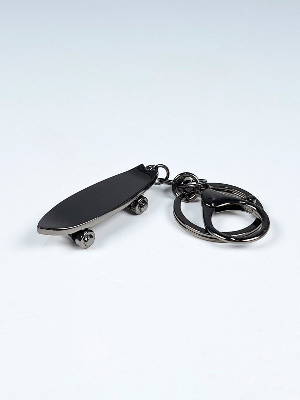Брелок Скейт с карабином чёрный